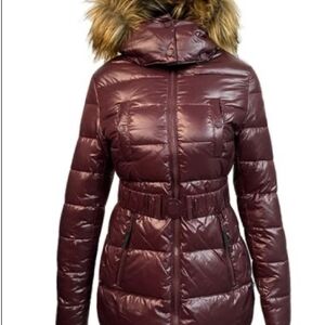Elegant Maroon Puffer Jacket with Faux Fur Trim